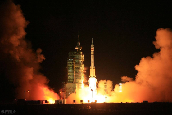 中国红又耀太空