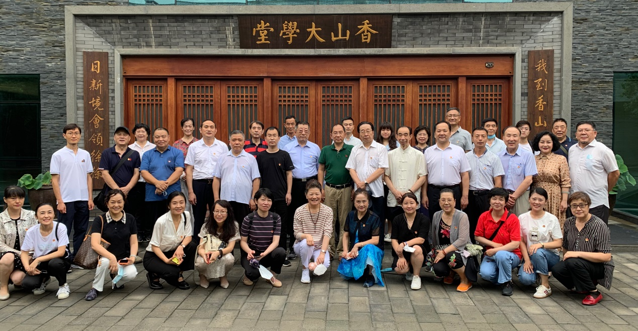 “回首历史,感悟初心”主题党日活动成功举办