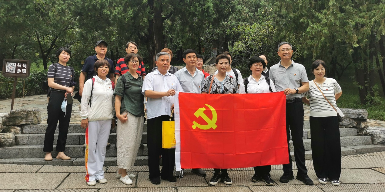 “回首历史,感悟初心”主题党日活动成功举办