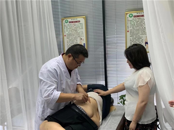 周怀明受邀参加第十三届中医药发展论坛 ——健康中国基层惠民促进工程分论坛在厦门隆重召开