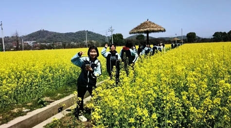 湖南永兴县文郡文昌学校:师生赴安仁开展一日游学之旅