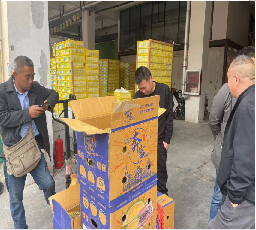 河南省中牟县万邦兜售榴莲有果无肉,商户很上火
