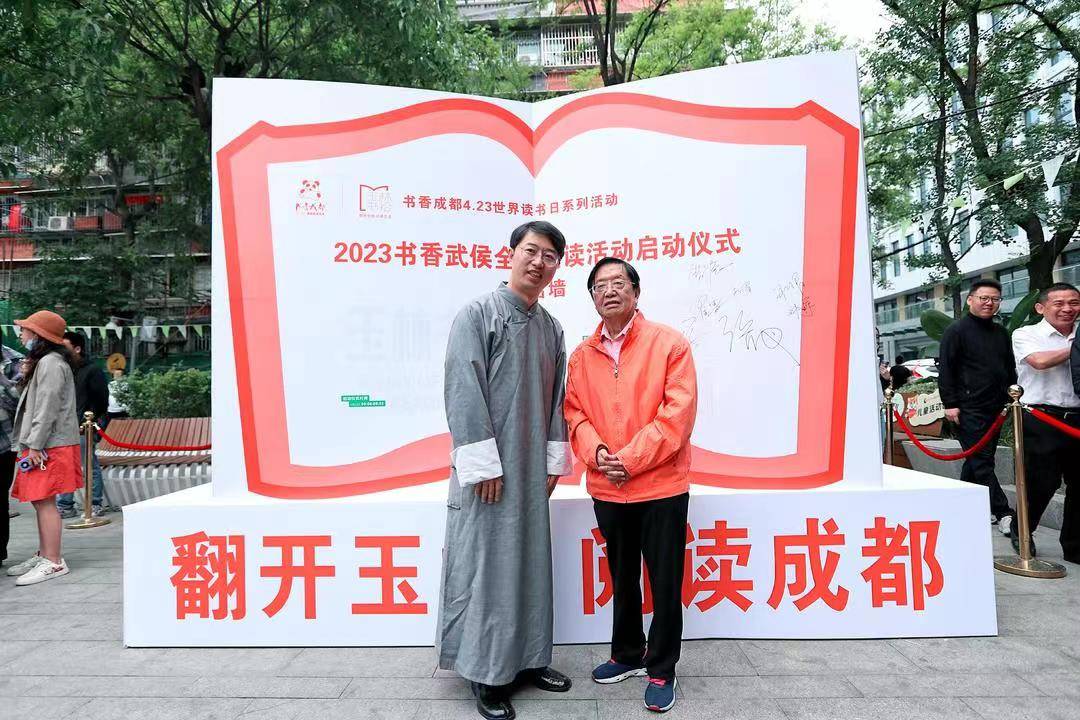 在玉林边走边读,这条路没有尽头
