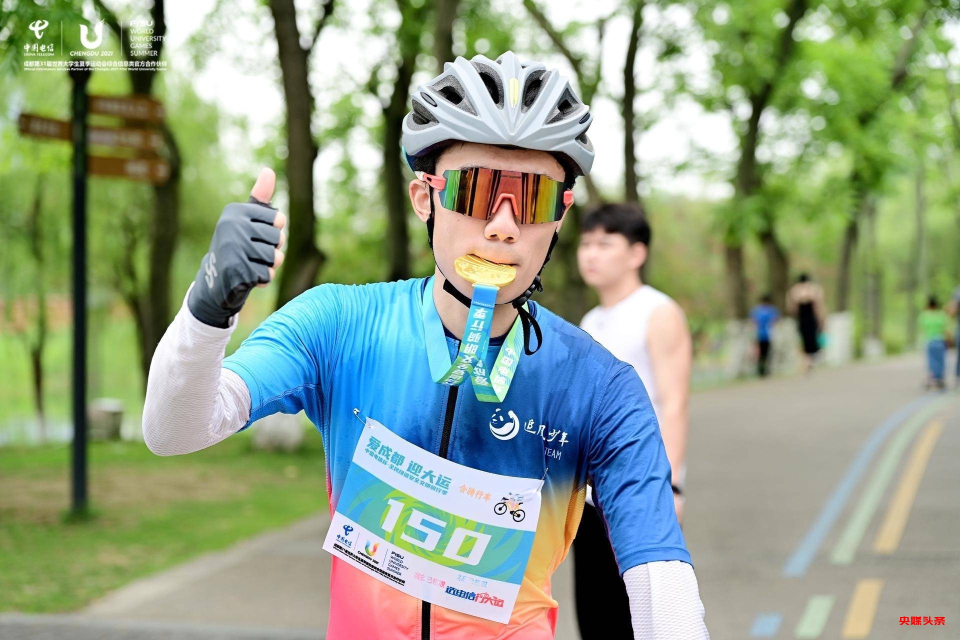 成都“青春欢乐漫骑行”启动:300名大学生骑友欢乐畅骑天府绿道
