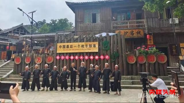 画家陈红旗:与岜沙苗寨结下的不解之缘