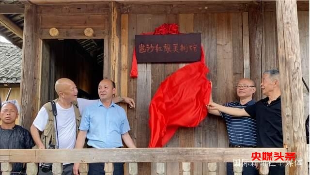 画家陈红旗:与岜沙苗寨结下的不解之缘