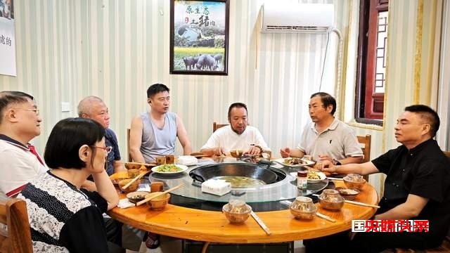 贵州省跆拳道协会董事长何俊带队考察福泉市旅游协会