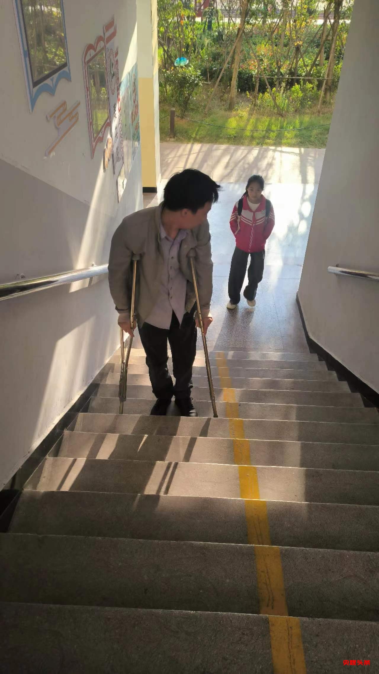 一站在讲台就忘记痛---记阜阳市颍东区幸福路小学教师宋恩赐,