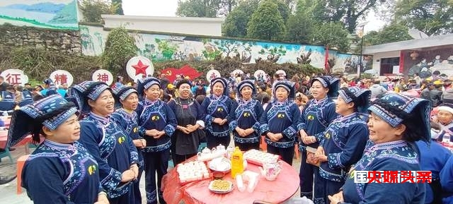 布依族的"三滴水"传承村山歌赛和长桌宴,让人陶醉