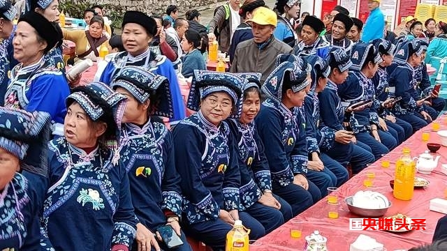 布依族的"三滴水"传承村山歌赛和长桌宴,让人陶醉