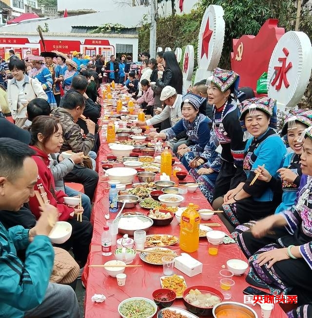 布依族的"三滴水"传承村山歌赛和长桌宴,让人陶醉