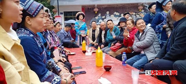 布依族的"三滴水"传承村山歌赛和长桌宴,让人陶醉