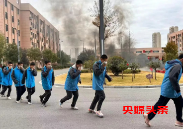 生命至上筑心间,“硬核”科普正当时 ——阜阳市成效高级中学举行消防疏散演练