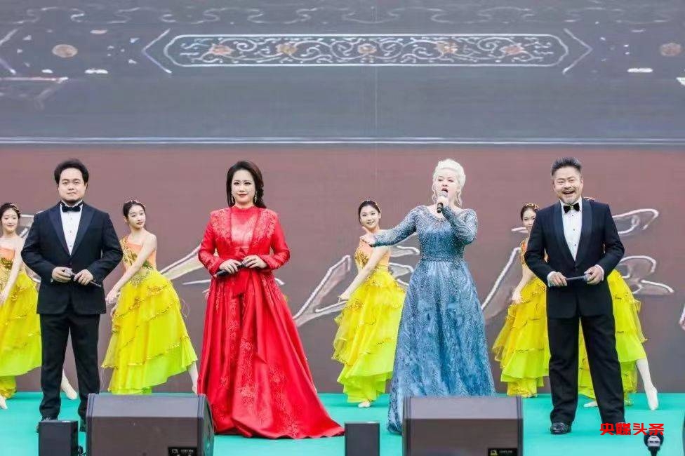 250名在浙留学生赴安吉观中国音乐节 浙音干武东书记宣布开幕