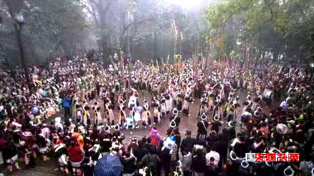 贵州从江:岜沙苗寨迎来一年一度的芦笙节,苗族同胞欢聚在这里