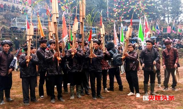 贵州从江岜扒村:传统民间斗牛文化活动在牛塘举行