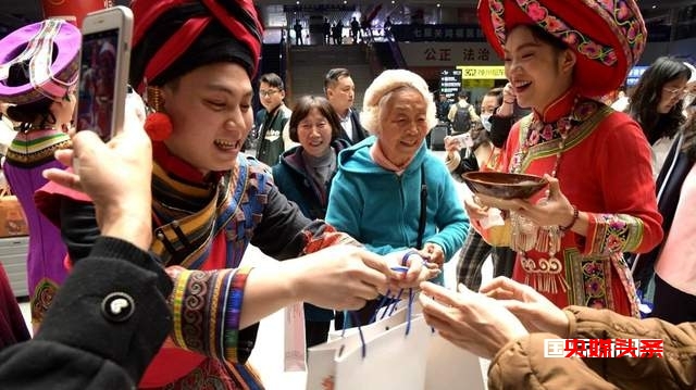 花海专列开启,毕节热情迎接首批 300 名游客!