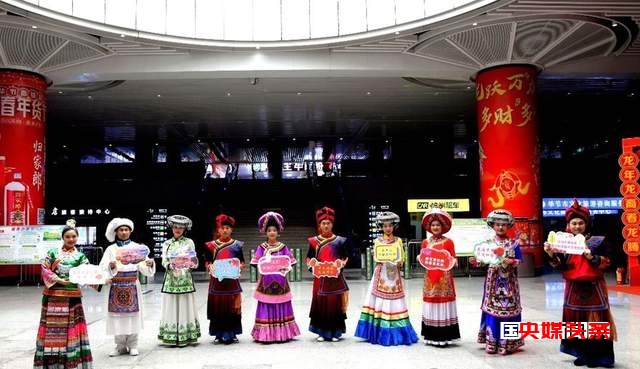 花海专列开启,毕节热情迎接首批 300 名游客!