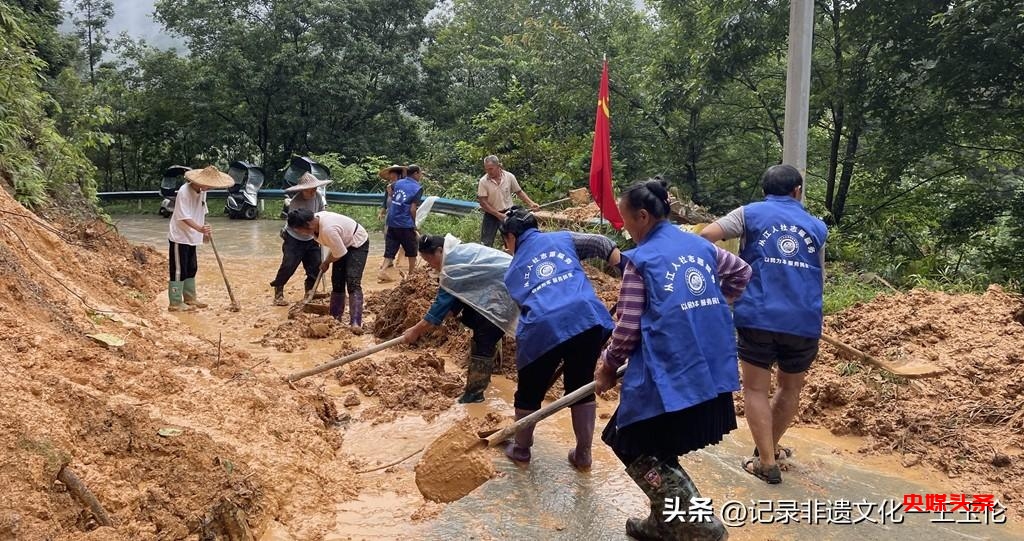 【抢险保畅】从江县下江镇松陇村:党员干部齐上阵守护家园