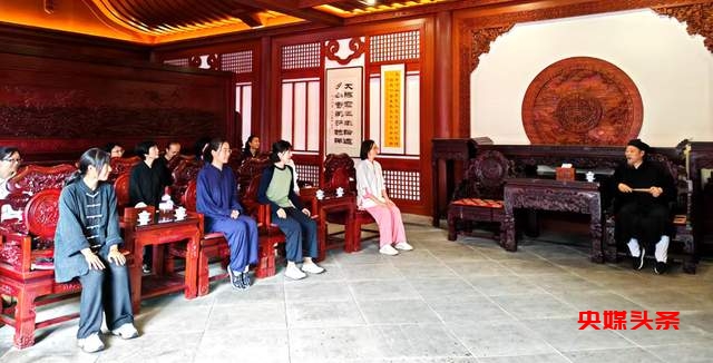 武当之巅的修行者:钟云龙道长与福泉太极宫的养生之道