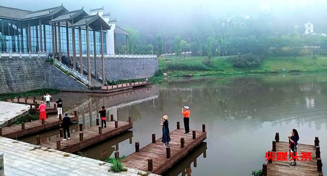 探秘世界凉都·盘州锶泉:一场康养产业的绿色之旅 —— 与何志刚共绘中华养生村新蓝图