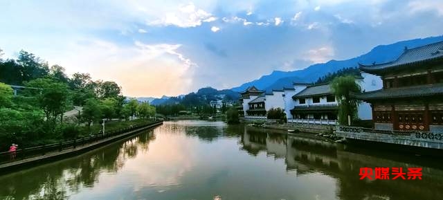 探秘世界凉都·盘州锶泉:一场康养产业的绿色之旅 —— 与何志刚共绘中华养生村新蓝图