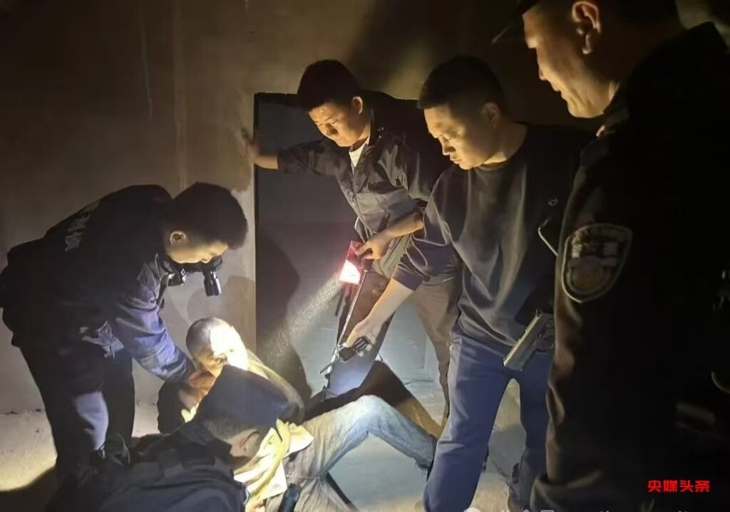 河南省太康 一辅警脚部受伤,奔上三楼抓获嫌疑人后才感到脚痛