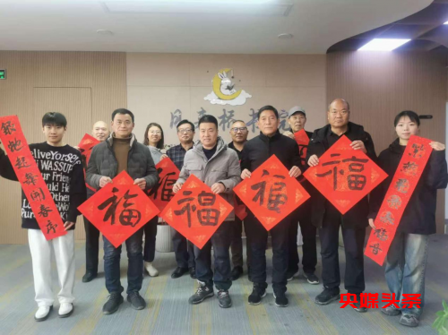 河南新乡县:文化惠民活动忙 义写春联进“书坊”