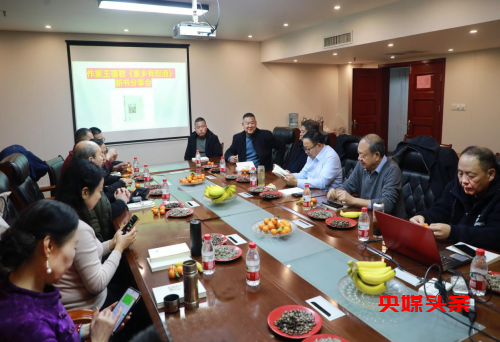 河南新乡:作家王福君的《家乡有烈酒》一书出版