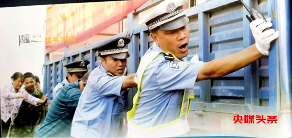淅川县公安局:警徽闪耀移民路
