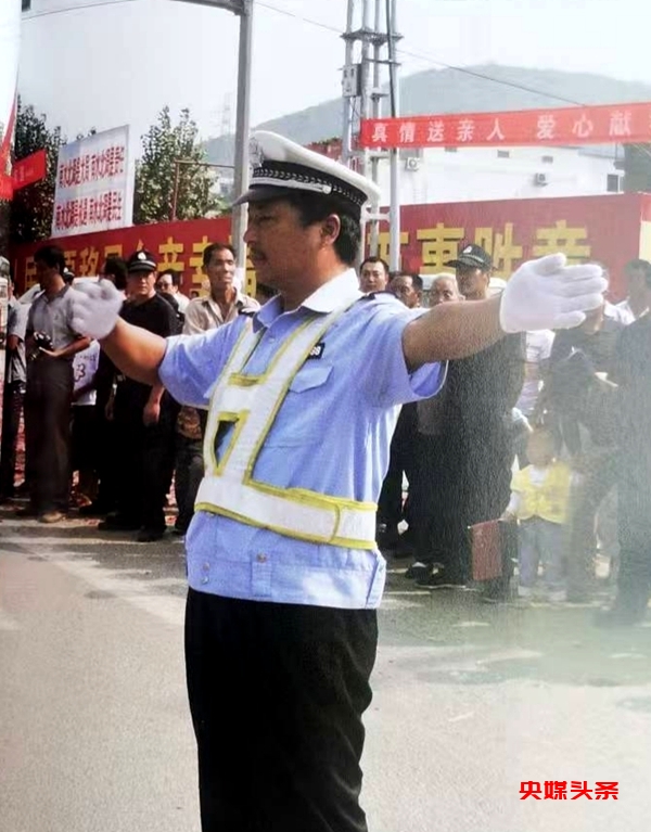 淅川县公安局:警徽闪耀移民路