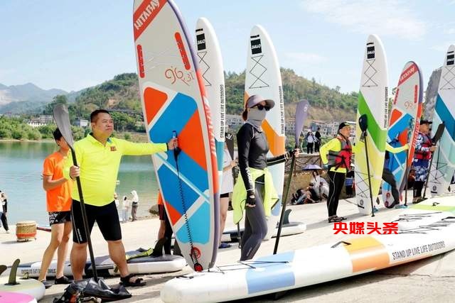 五一假期，广西东兰县坡豪湖露营地成最耀眼明珠
