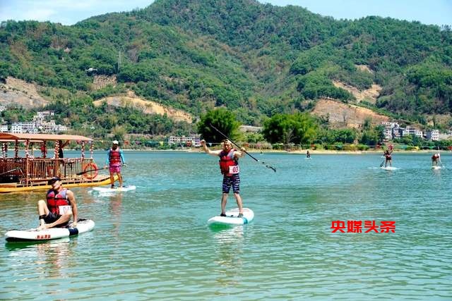 五一假期，广西东兰县坡豪湖露营地成最耀眼明珠