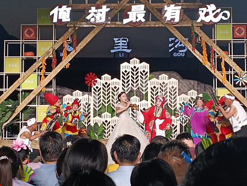 新乡县“鄘风新韵队”倾情演绎《老屋情》老劳模史来贺精神再次震撼南太行