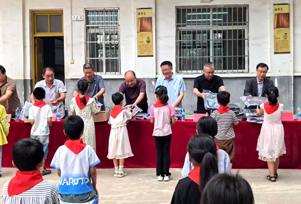 爱心汇聚六一 温暖照亮未来——南阳市统计局为乡村小学送关怀