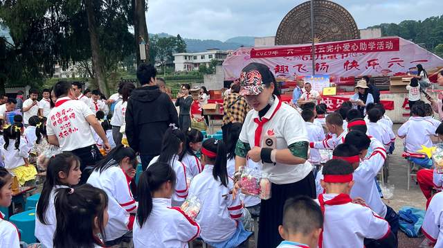 爱心托起希望，情暖快乐六一——都匀市留守儿童喜迎特别节日