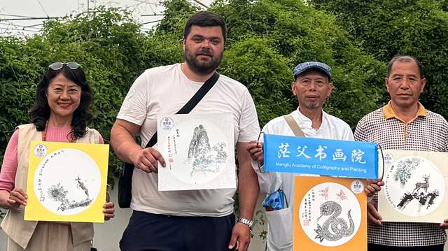 当东方墨韵邂逅欧陆风情,非遗茫父颖拓惊艳欧洲!