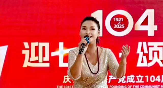 从音乐学院到世界舞台：李艳琴的音乐追梦记