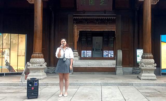 非遗传承新篇章:贵阳学生颖拓展惊艳艺术圈