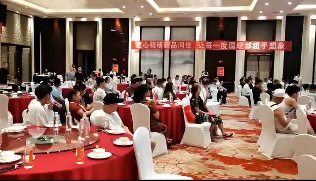 "焰愈"茶几：集实用与美学于一体的冬季家居解决方案